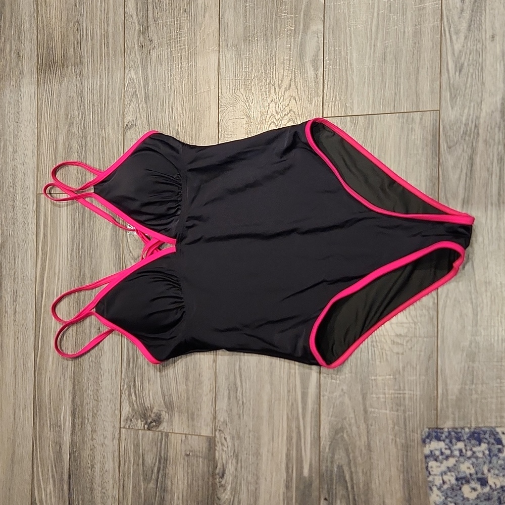 NWT B2Prity Women's sz M Onepiece Swimsuit w/adjustable straps & built-in bra